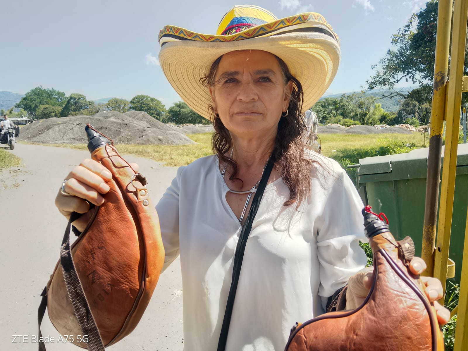 Cultura tradicional — mujer con chicha artesanal